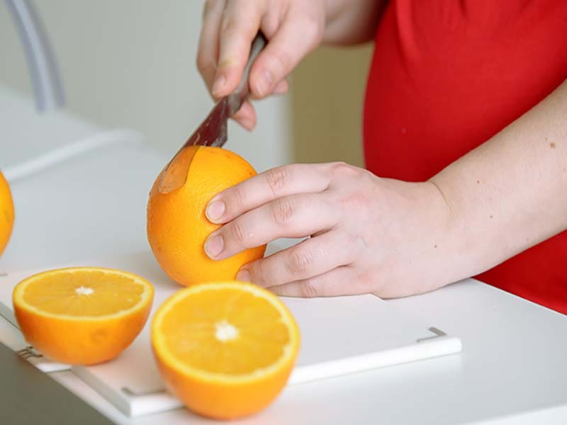 Употребление апельсинов. Апельсины при беременности. Беременный апельсин фото. Апельсин при запоре.